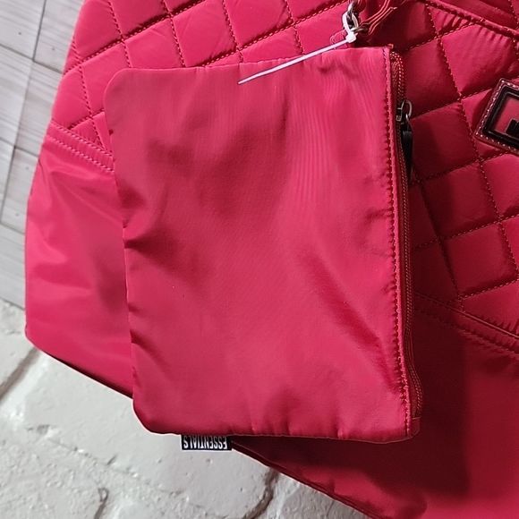 NWT STEVE MADDEN GYM WASHABLE RED BAG QUILTED CROSSBODY WEEKENDER - Picture 3 of 9
